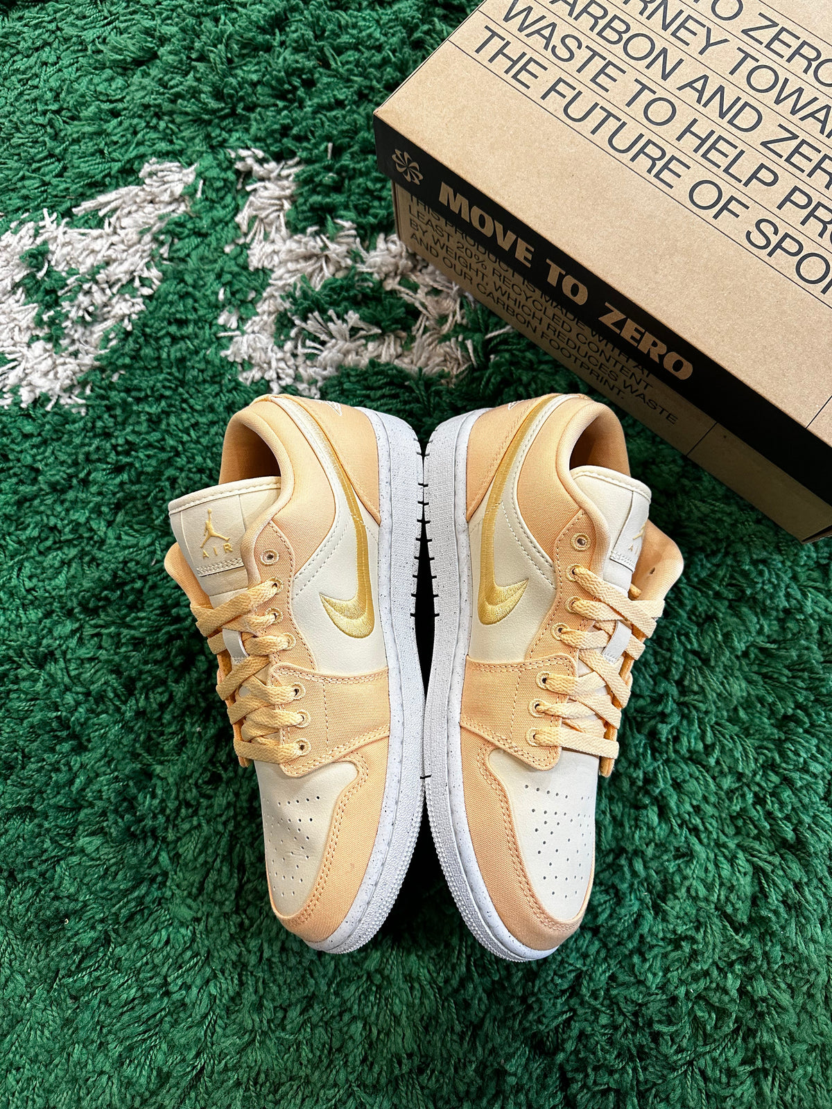 Jordan 1 Low SE “Celestial Gold” - product view 3