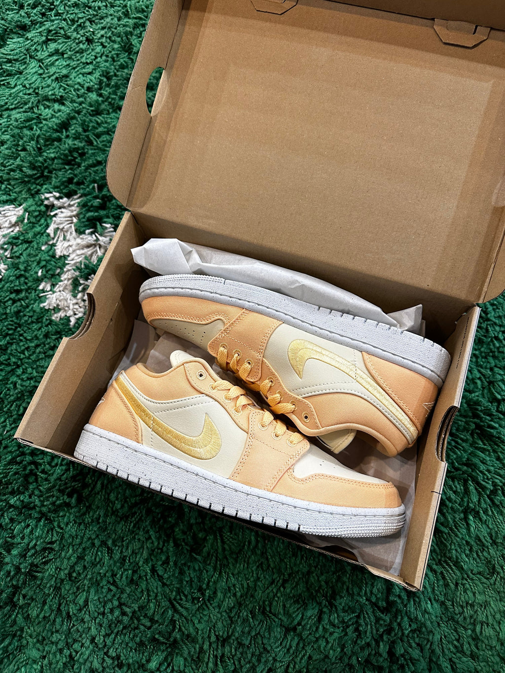 Jordan 1 Low SE “Celestial Gold” - product view 6