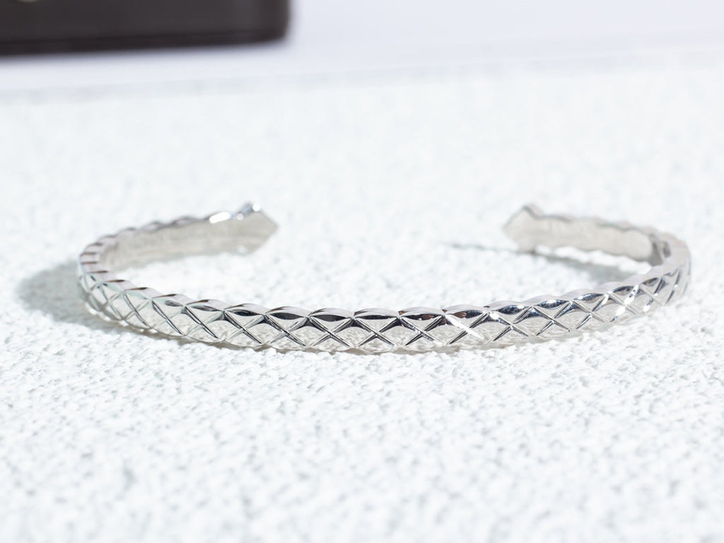 Chanel Crush Bracelet Open Cuff Silver - product view 1