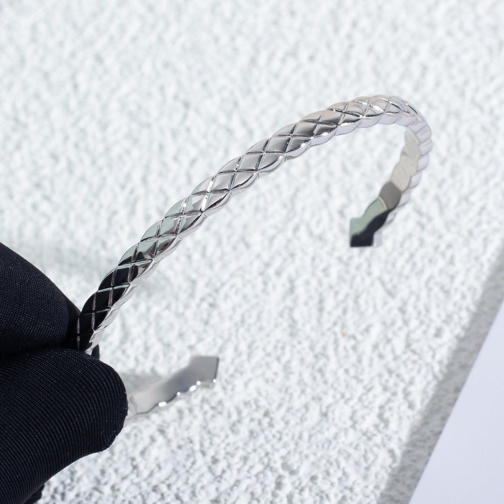 Chanel Crush Bracelet Open Cuff Silver - product view 3