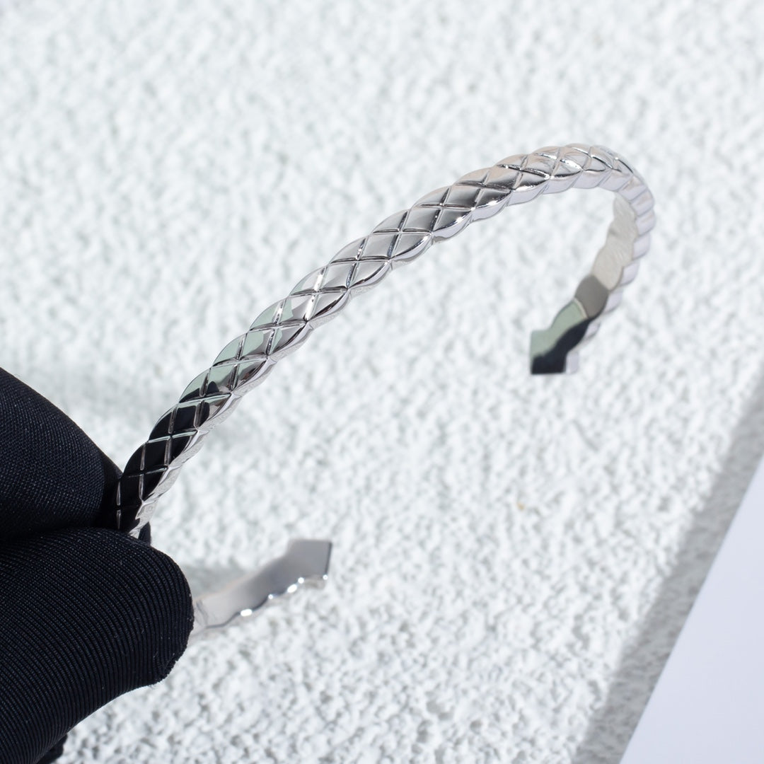 Chanel Crush Bracelet Open Cuff Silver - product view 3