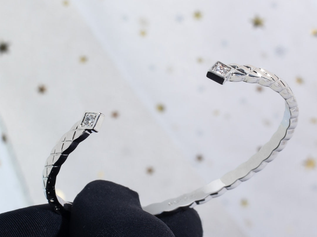 Chanel Crush Bracelet Open Cuff Silver - product view 6