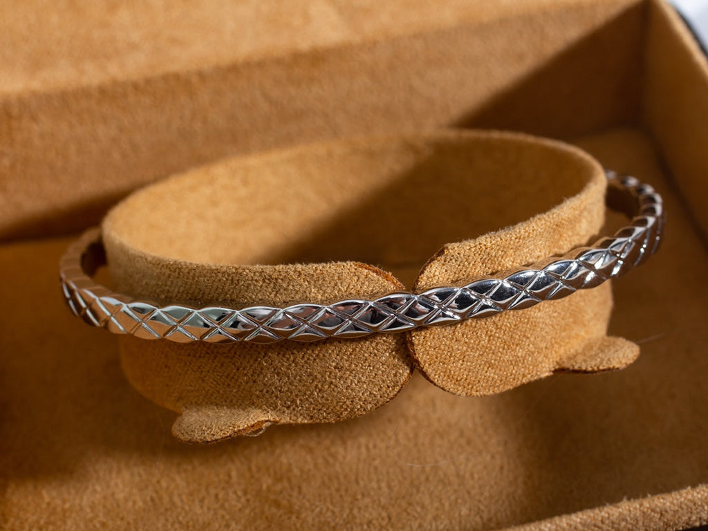 Chanel Crush Bracelet Open Cuff Silver - product view 4