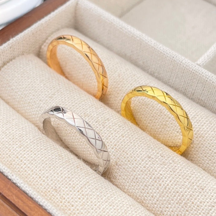 Chanel Crush Mini Classic Ring - product view 1