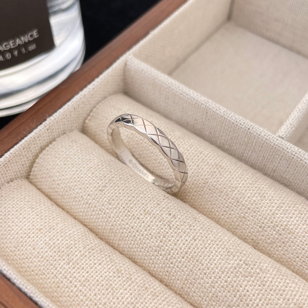Chanel Crush Mini Classic Ring - product view 6