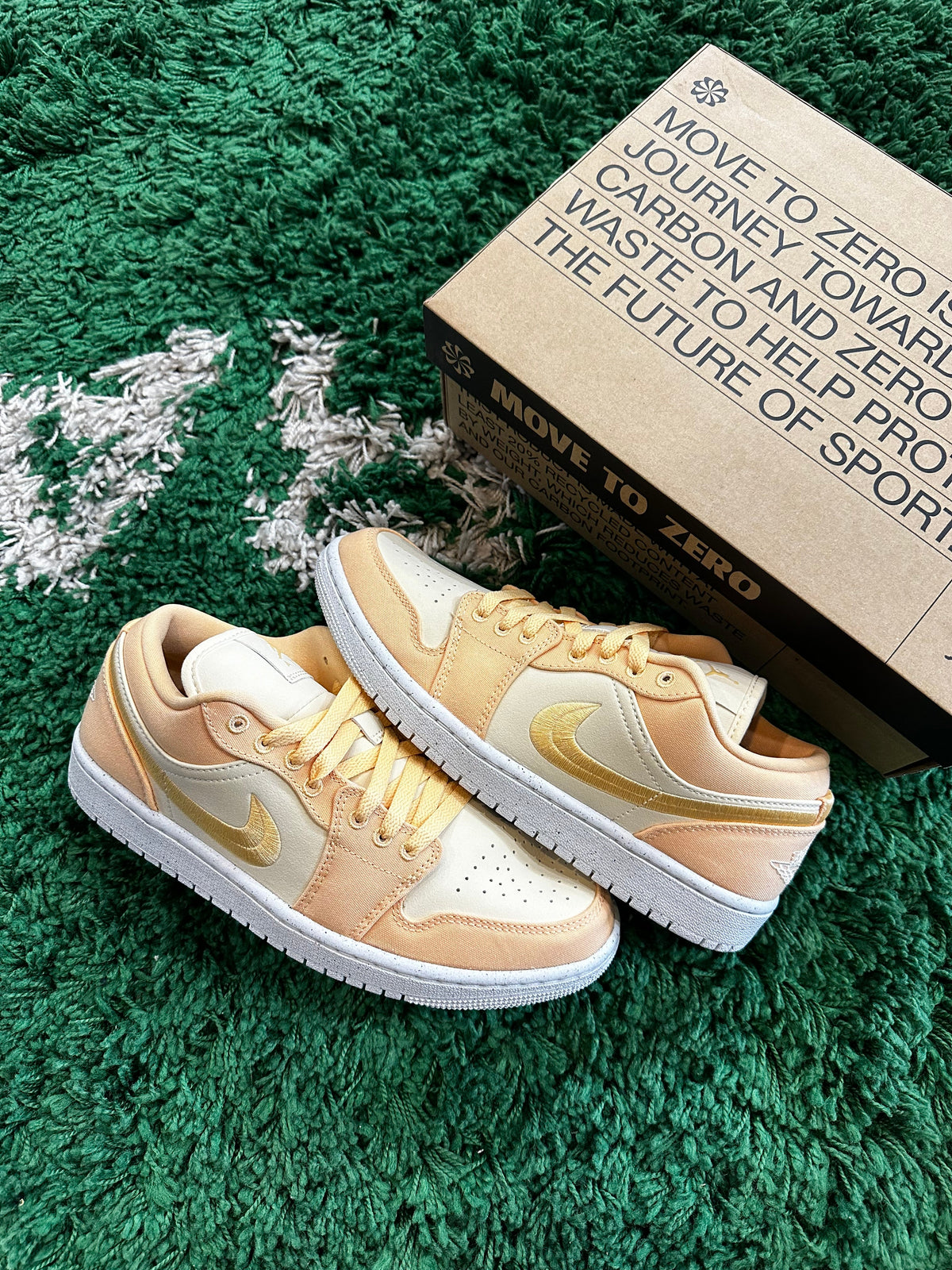 Jordan 1 Low SE “Celestial Gold” - product view 1