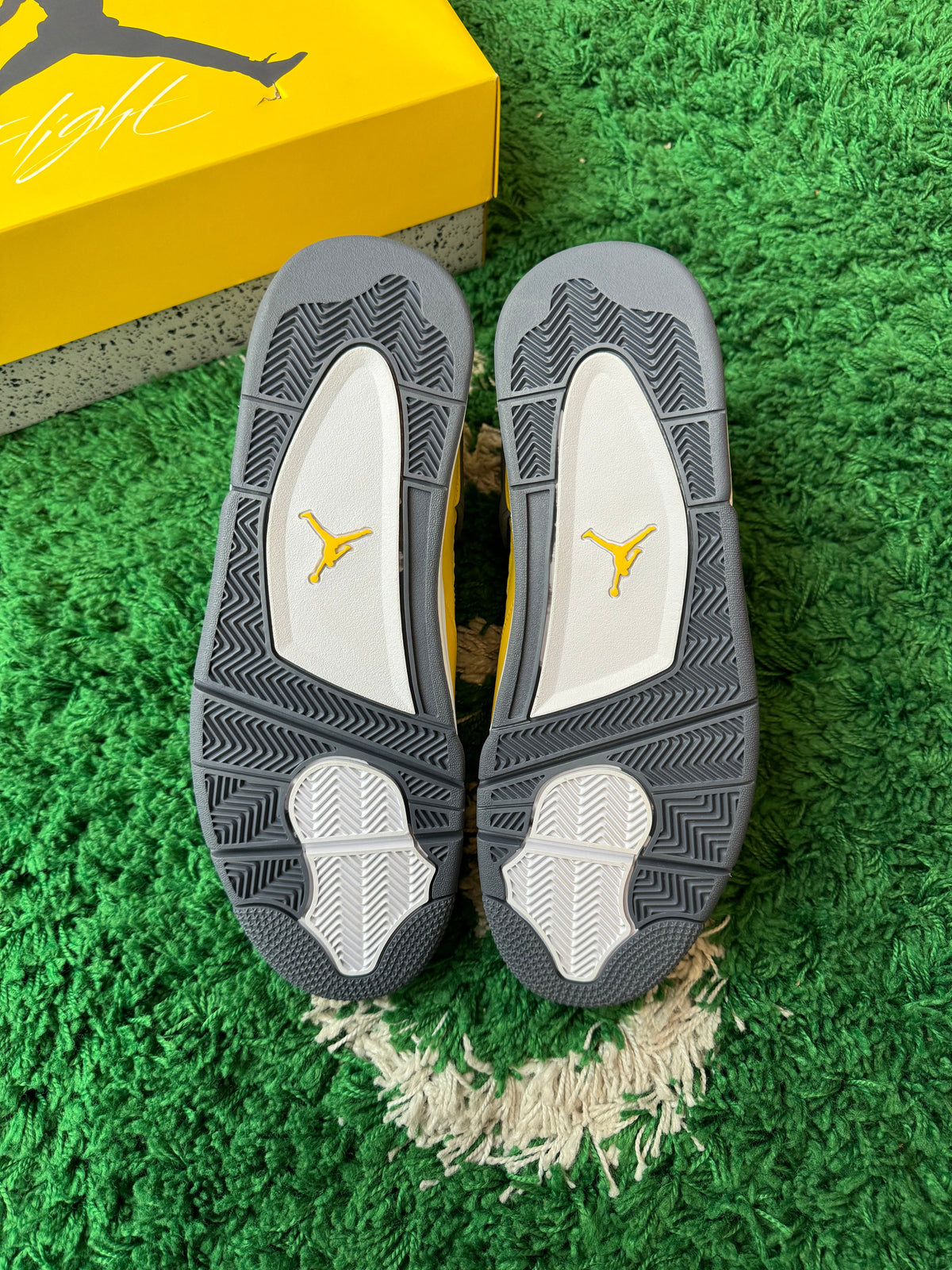 Jordan 4 “Lightning” (2021) - product view 3