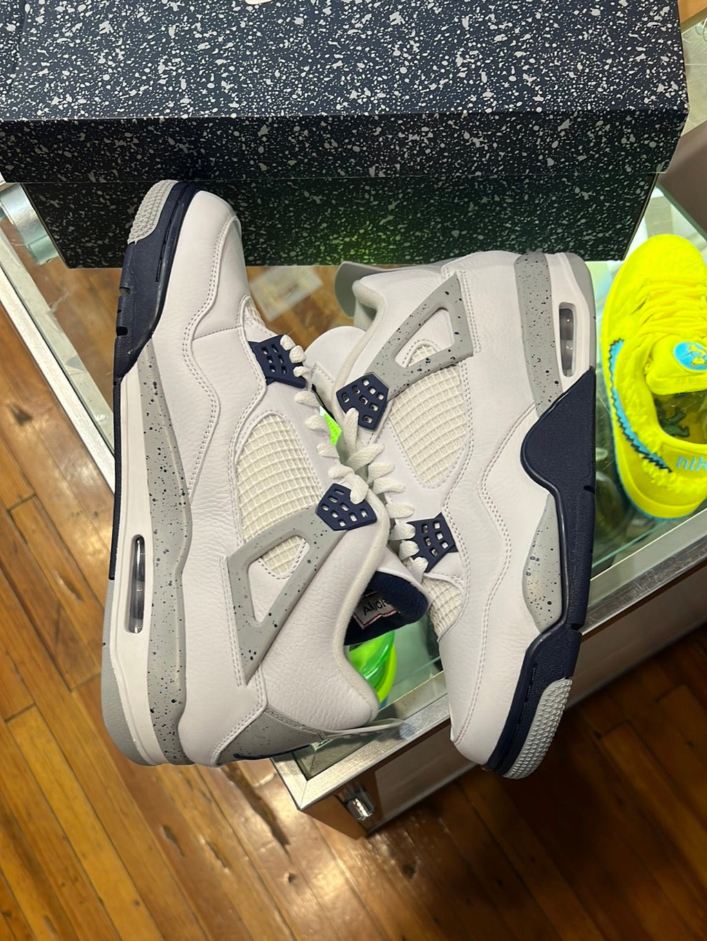 Jordan 4 “Midnight Navy” - product view 3
