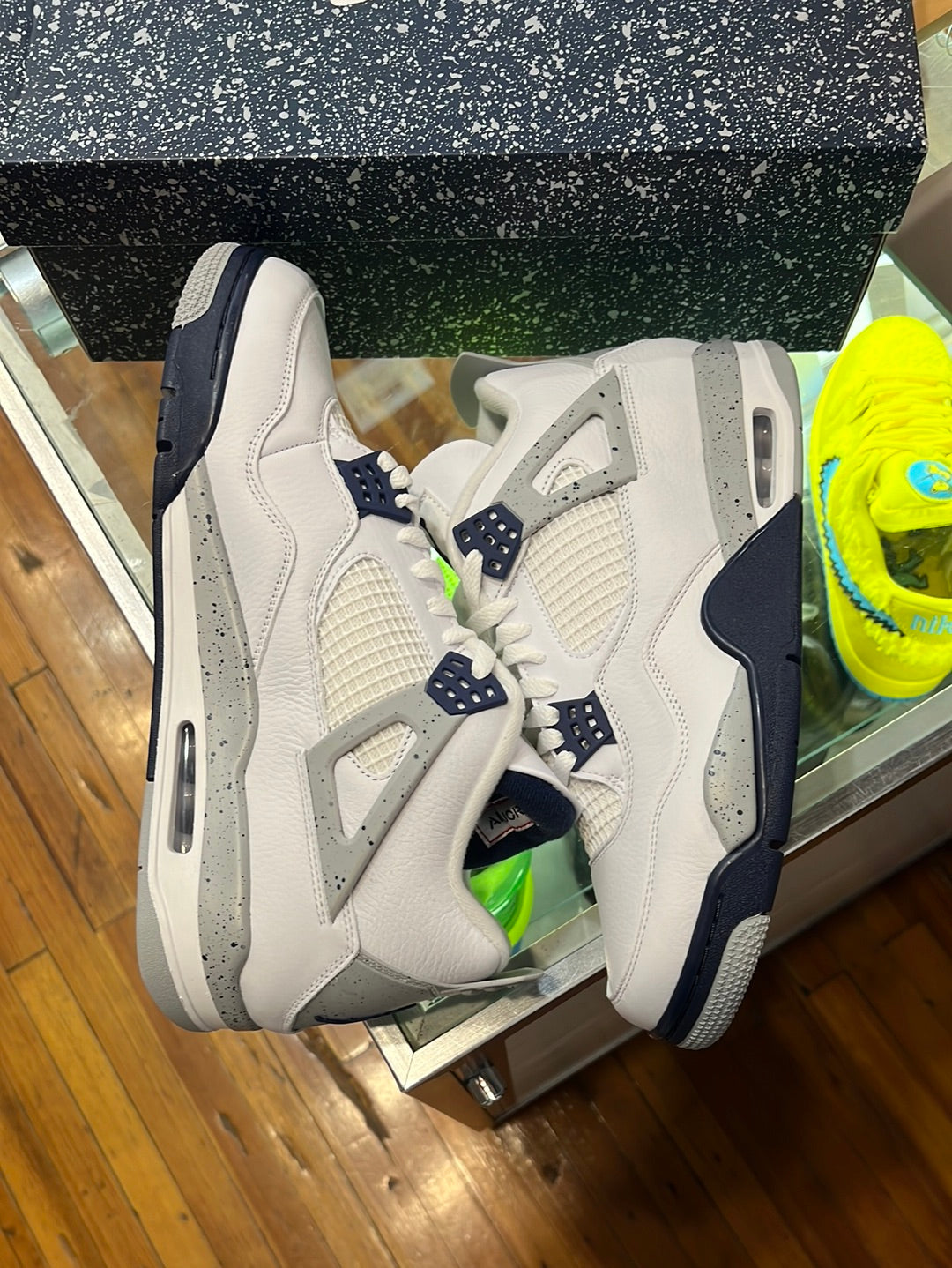 Jordan 4 “Midnight Navy” - product view 3