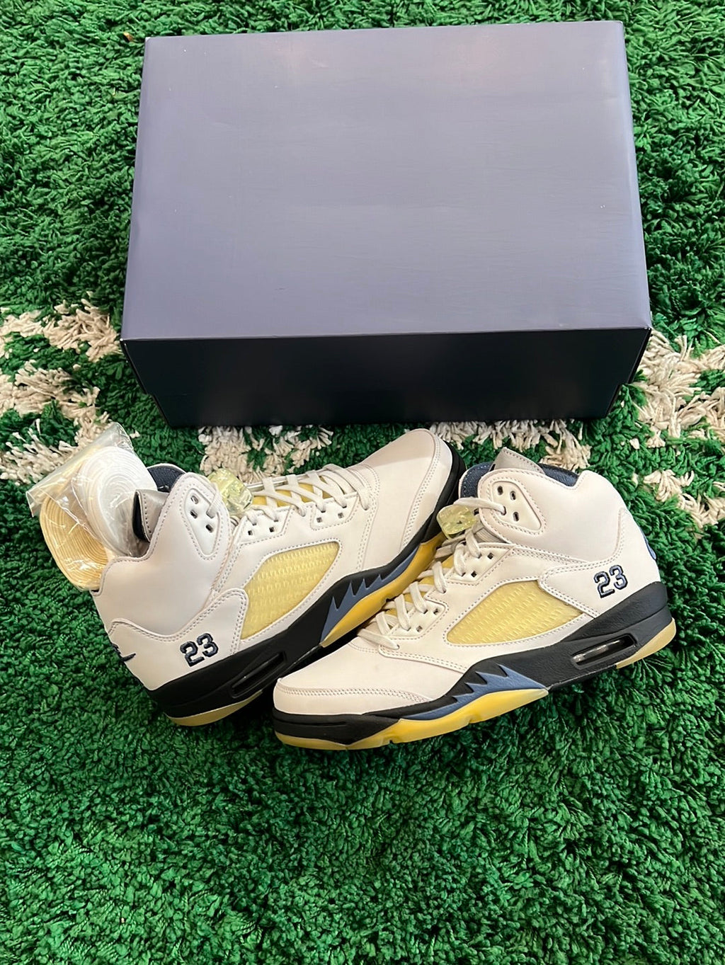 Jordan 5 x A Ma Maniere “Dawn” - product view 2