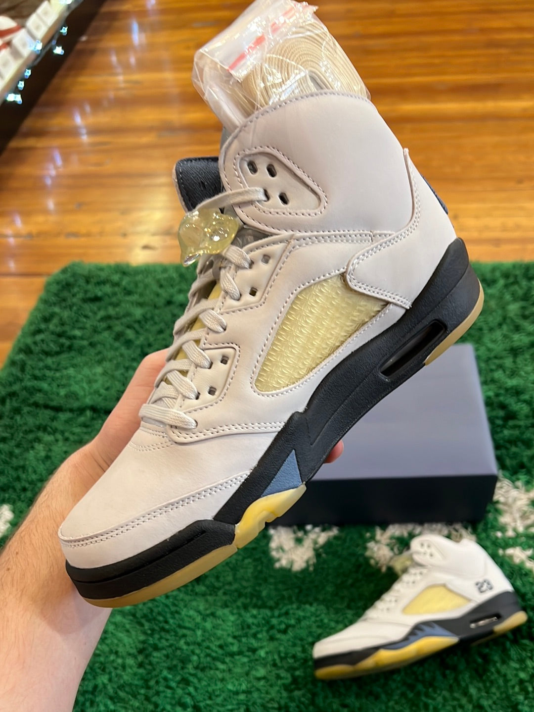 Jordan 5 x A Ma Maniere “Dawn” - product view 4