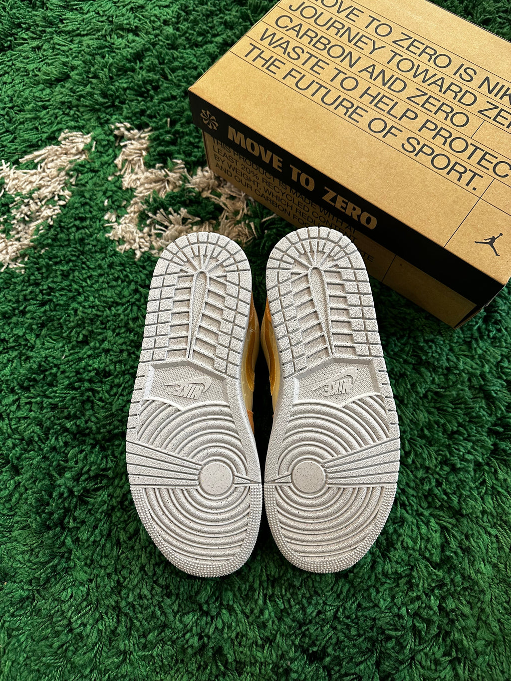 Jordan 1 Low SE “Celestial Gold” - product view 5