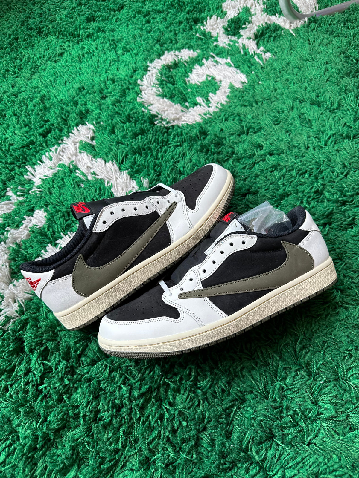 Jordan 1 Low x Travis Scott “Olive” - product view 1