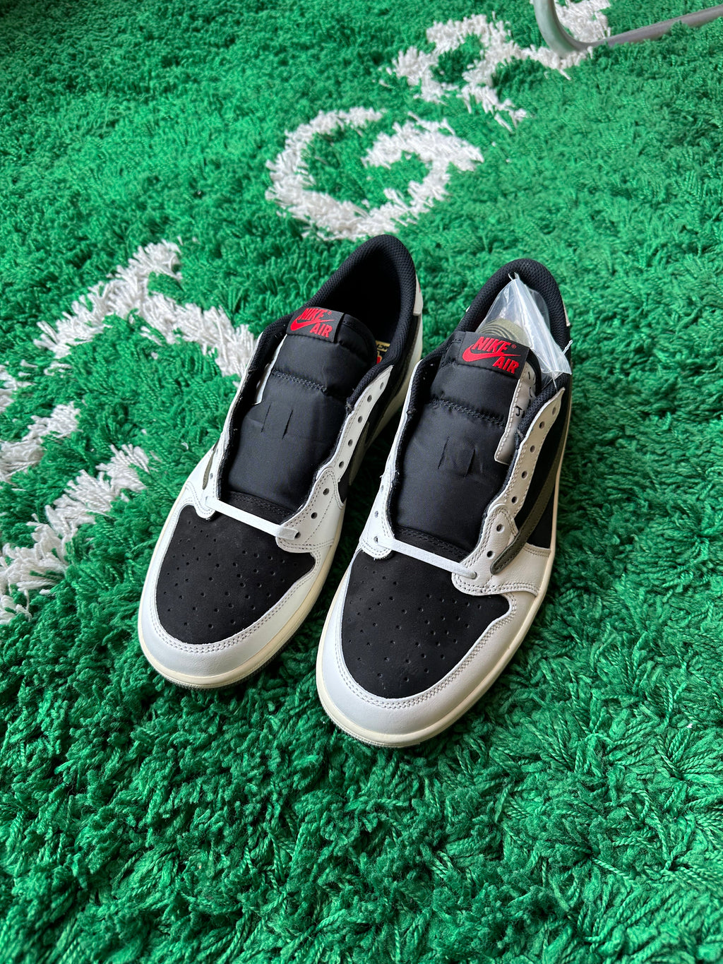 Jordan 1 Low x Travis Scott “Olive” - product view 2