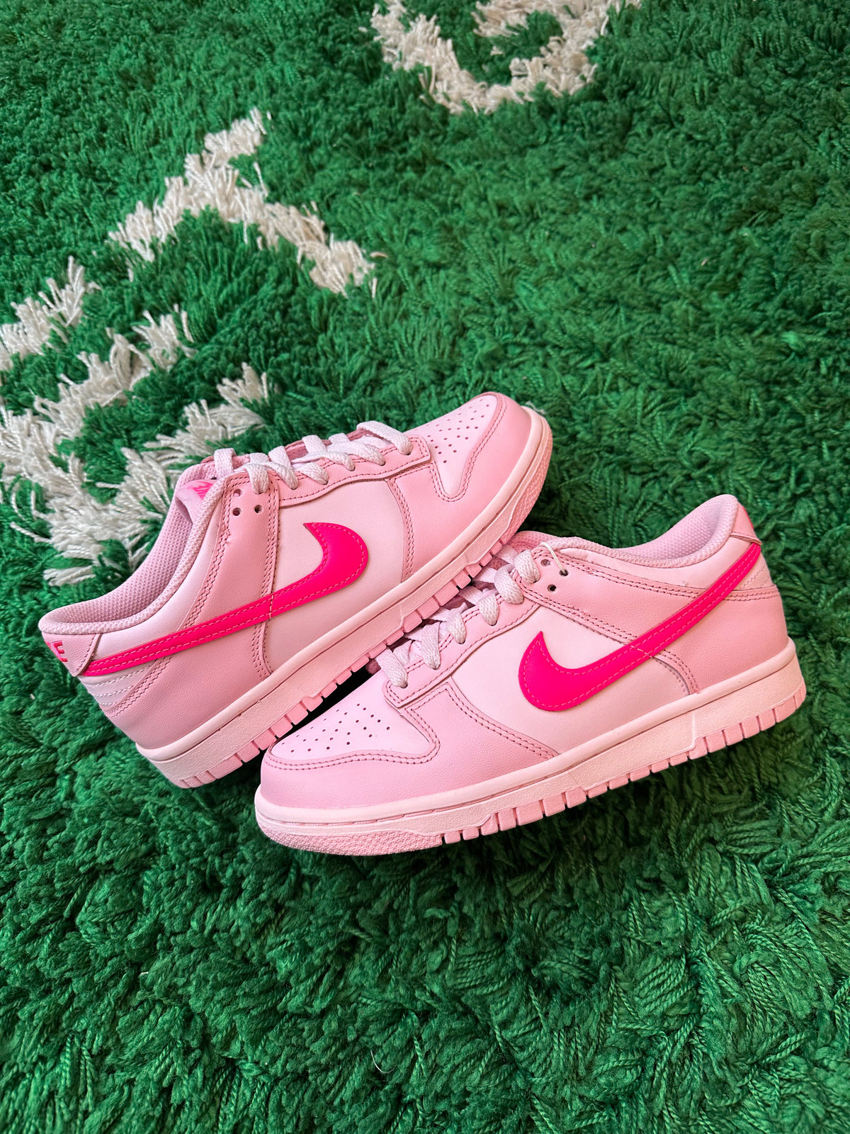 Nike dunk low “Triple Pink” - product view 2