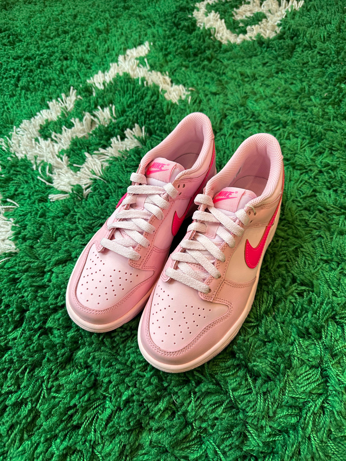 Nike dunk low “Triple Pink” - product view 3