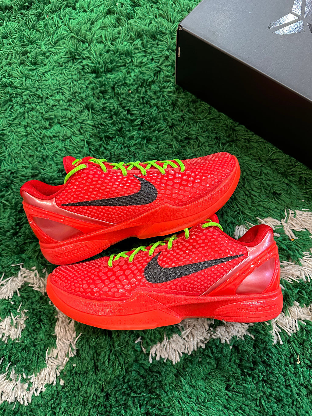 Kobe 6 Protro “Reverse Grinch” - product view 2