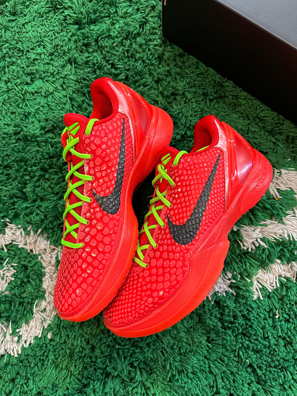 Kobe 6 Protro “Reverse Grinch” - product view 3