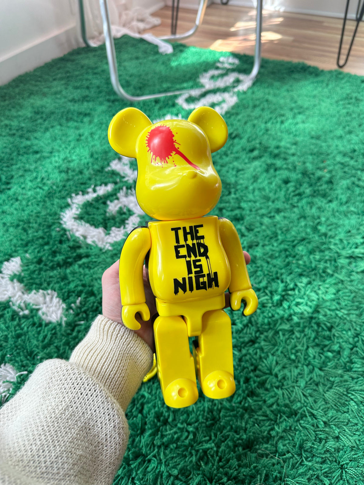 BearBrick “Watchmen The End is Nigh” 400% + 100% Set - product view 2