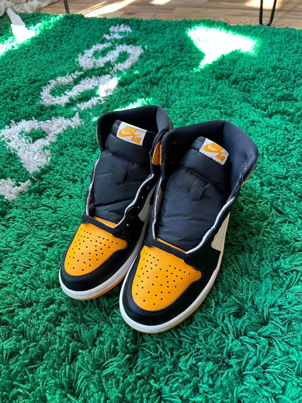 Jordan 1 High “Taxi” - product view 2