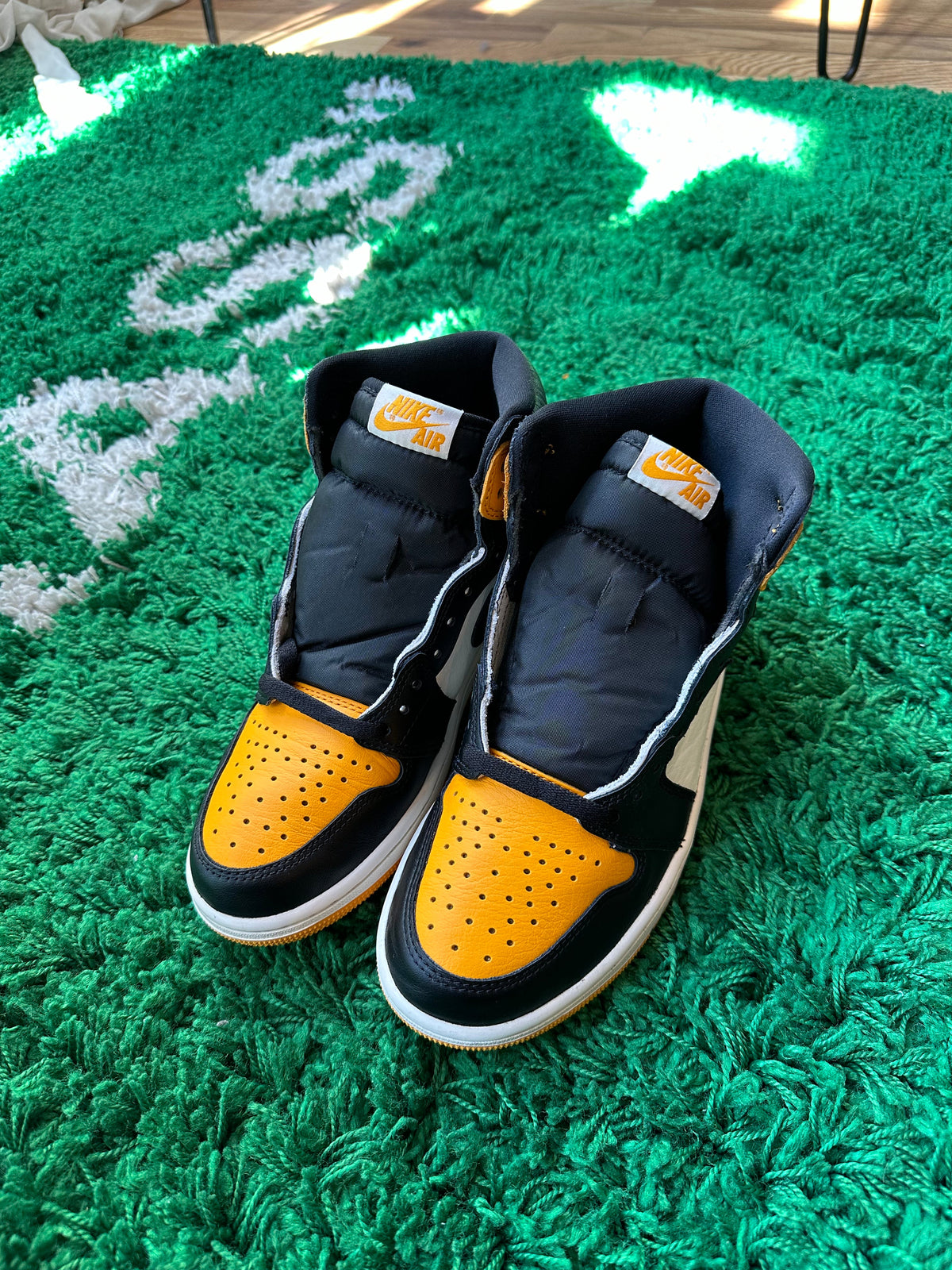 Jordan 1 High “Taxi” - product view 2