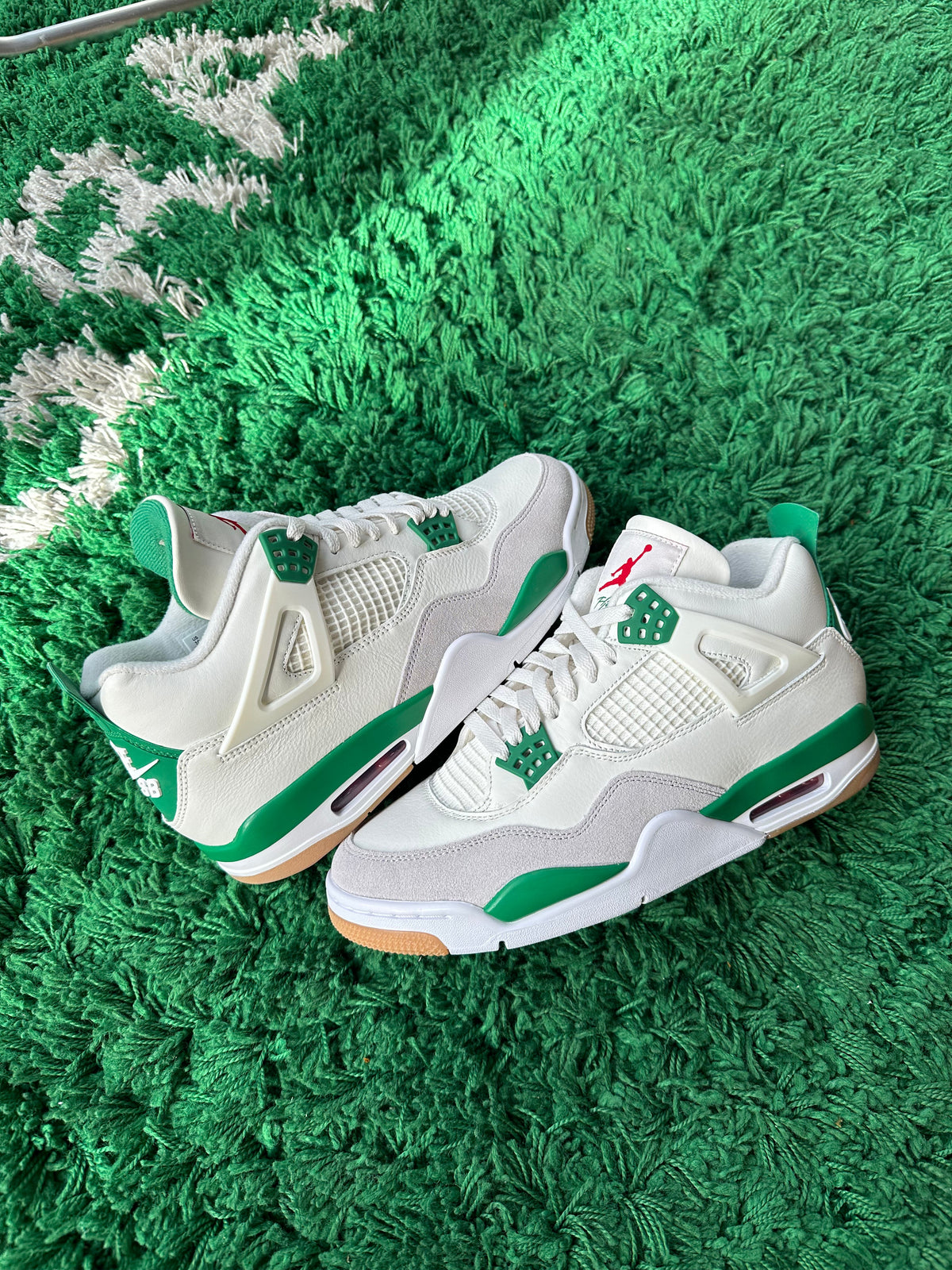Jordan 4 SB “Pine Green” - product view 1
