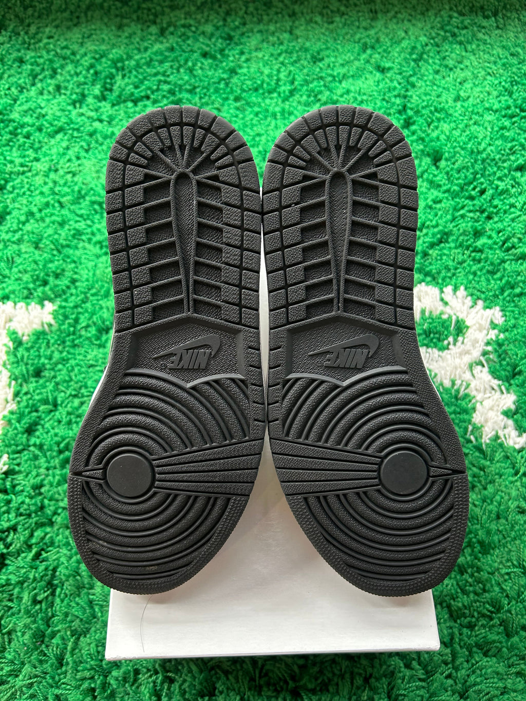 Jordan 1 High “Patent Gold Toe” - product view 4