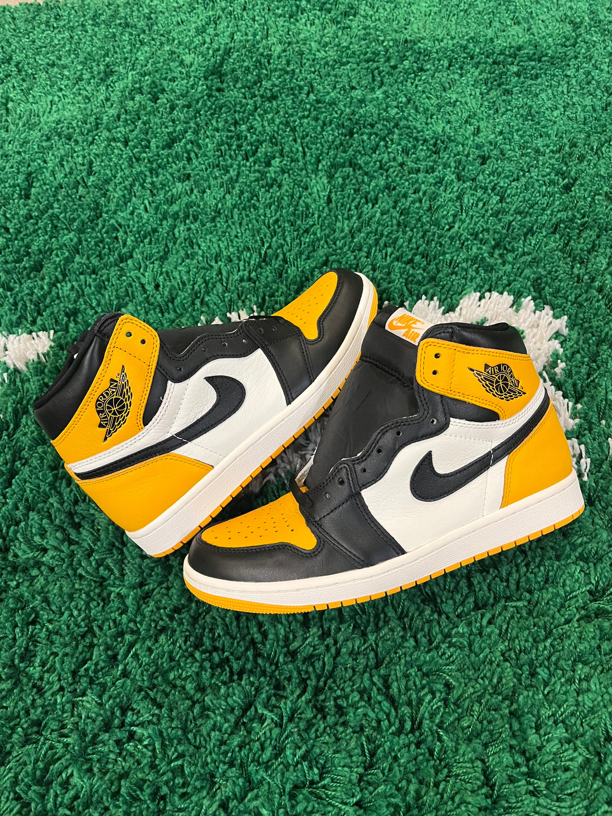 Jordan 1 High “Taxi” - product view 2