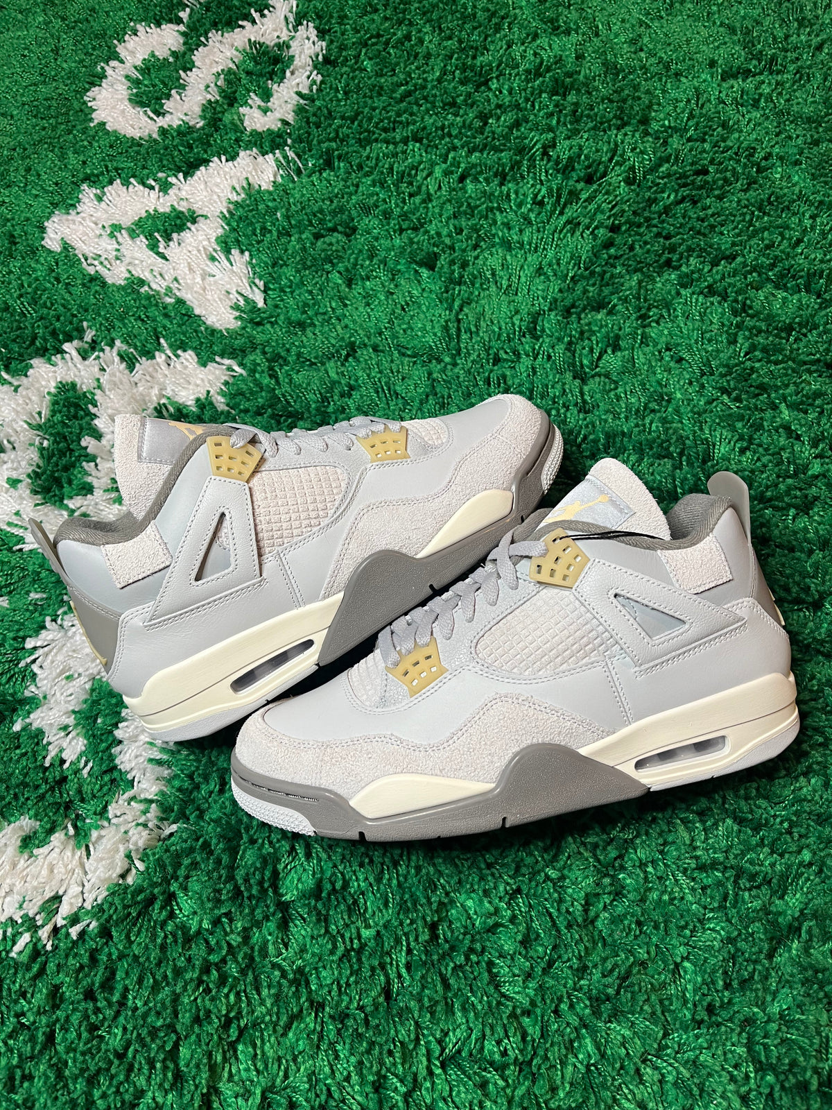 Jordan 4 “Photon Dust” - product view 1