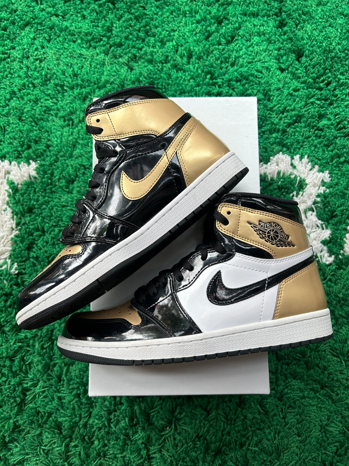 Jordan 1 High “Patent Gold Toe” - product view 2