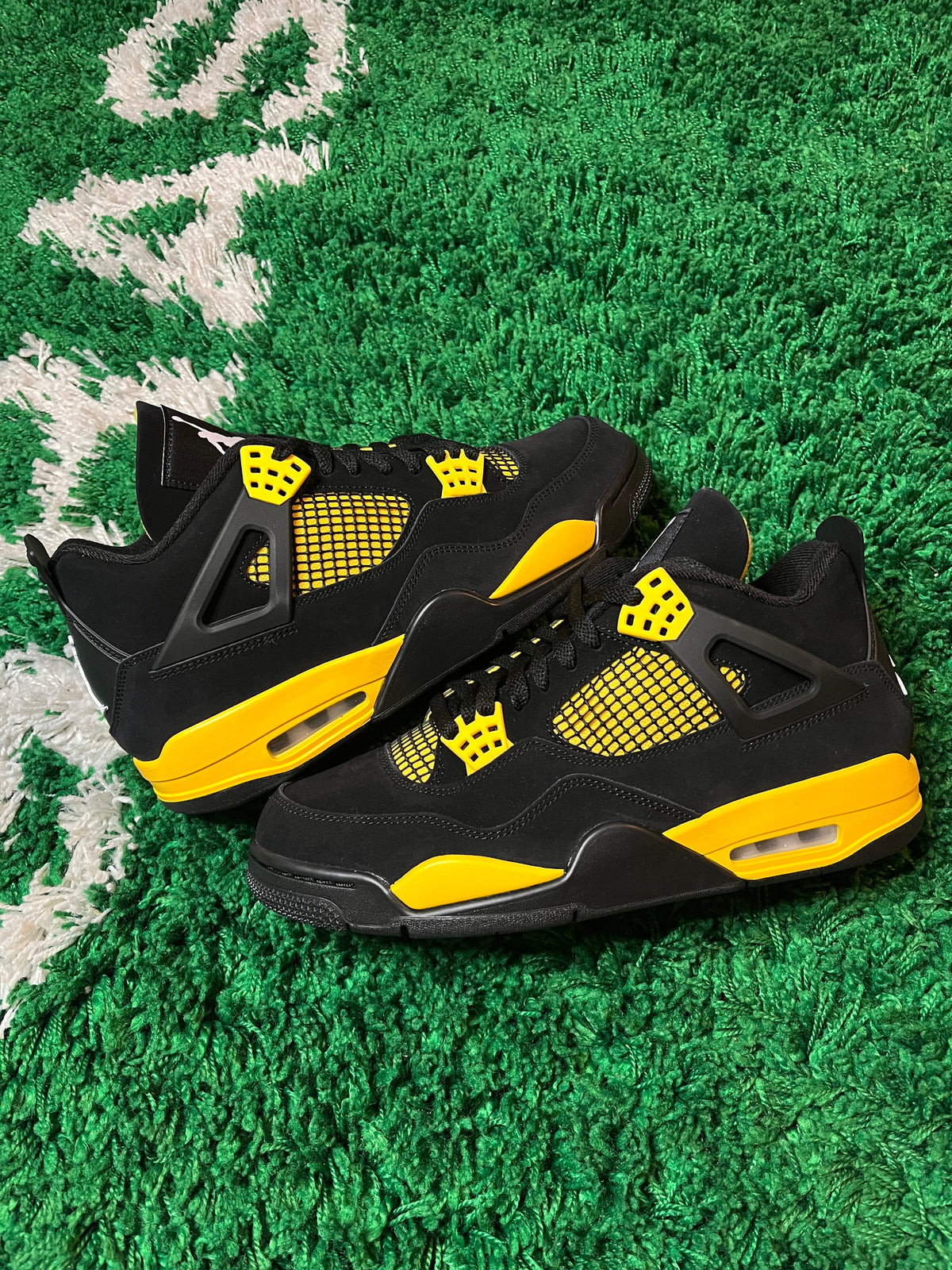 Jordan 4 “Thunder” - product view 3
