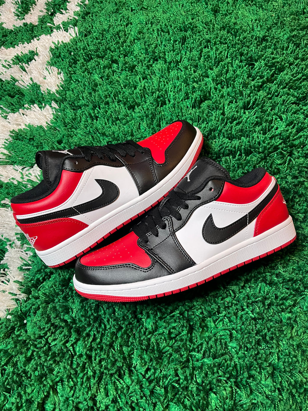 Jordan 1 Low “Bred Toe” - product view 2